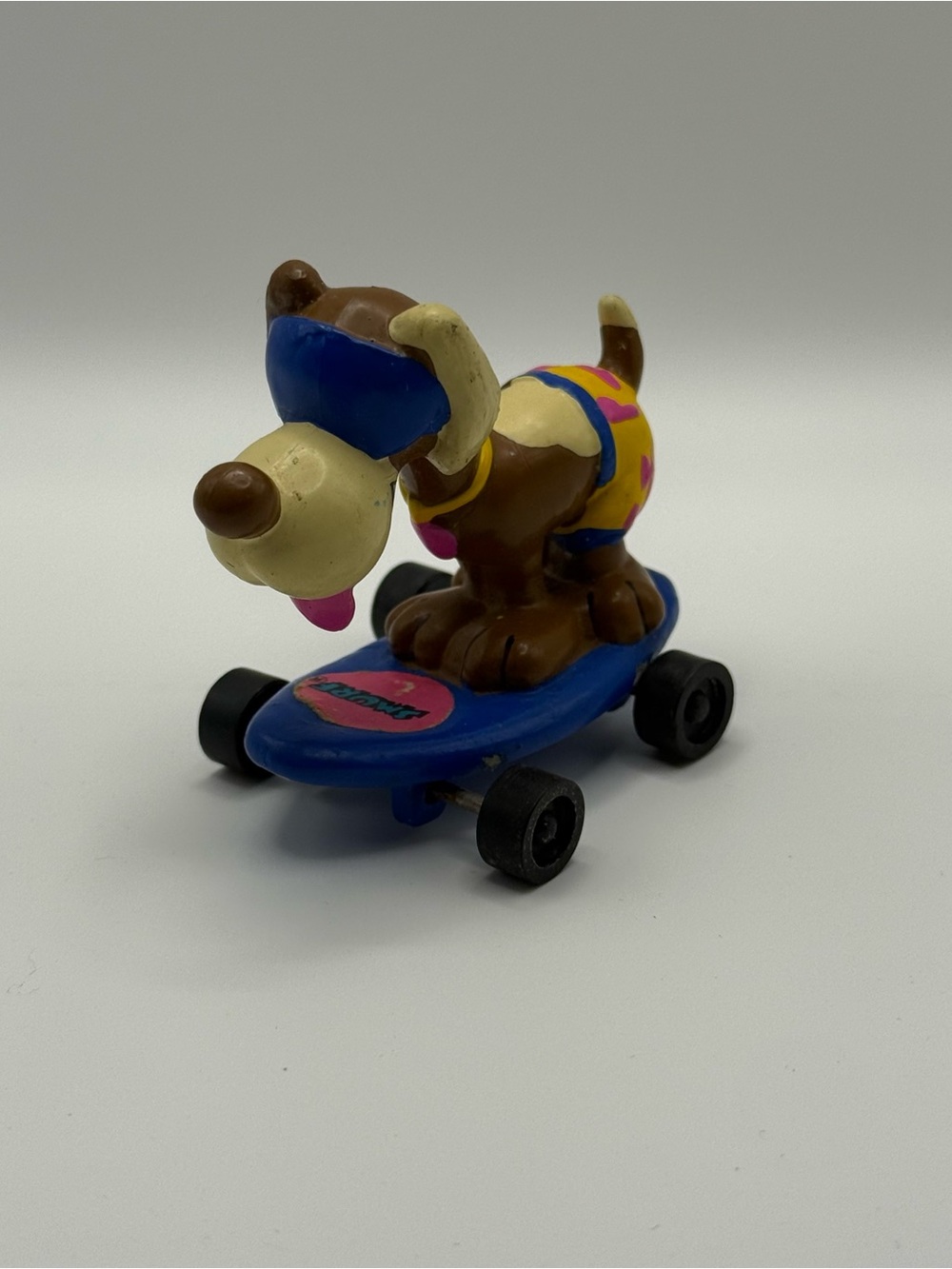Vintage 1980s Peyo Applause Smurfs Puppy On Skateboard PVC Figure (TOY-14)